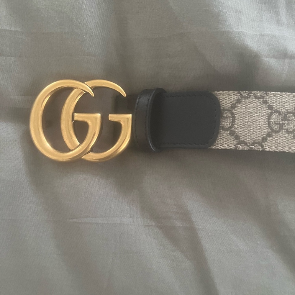 Gucci Men's Black Leather Belt - Classic Embossed Logo - Picture 4 of 4